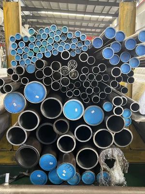 Tubes d'acier de haute précision affûtées sur une surface lisse
